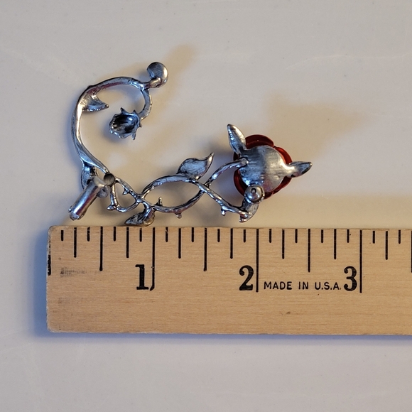 HOT TOPIC BLACKHEART Brand Silver-tone Red Rose Ear Cuff - Picture 9 of 16